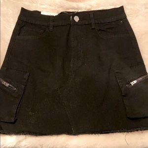 ✨BRAND NEW ✨ black skirt 💖 (LARGE)